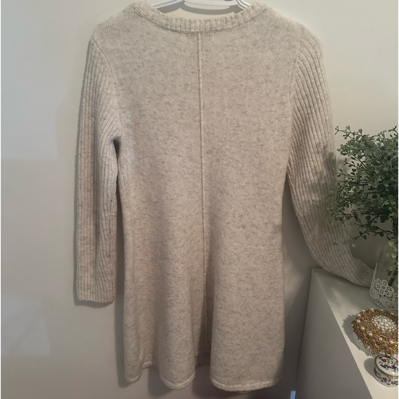 Knit skater dress 👗🤍 - Picture 4 of 5